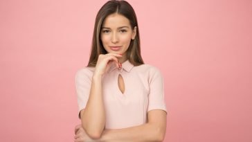 woman wearing pink collared half sleeved top